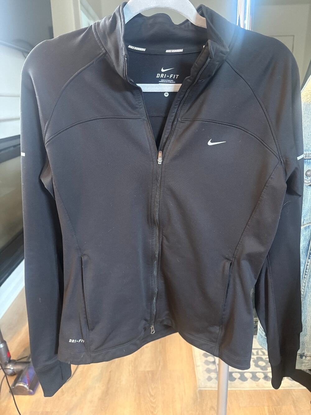 Nike women black full-zip Dri-FIT athletic running jacket Medium 6-10